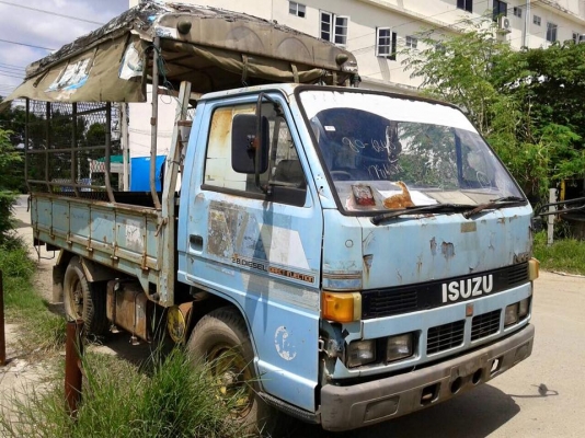 ขายครับ4ล้อกลาง 88แรง เกียรสั้นปี37. เดิมบางงาม เครื่องผ่าน คัสชีใสเลย บ่มีที่ติ รถประมูลเอกสารต้องรอ นิดหน่อย ราคา225000 สนใจ0930693225 ที่ยุ สุวรรณภูมิ ร้อยเอ็ด