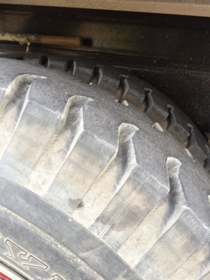 ขายยางรถบรรทุกสยามไทร์  ยาง 900 ขอบ 20 สภาพสวย