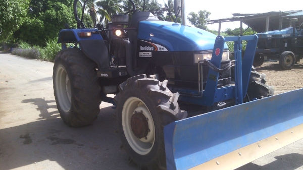 ขายรถไถFORD NEWHOLLAND  รุ่นTS90  กรองใหญ่  เกียร์ข้าง ตรงรุ่น ทะเบียนพร้อมสนใจ0810076640