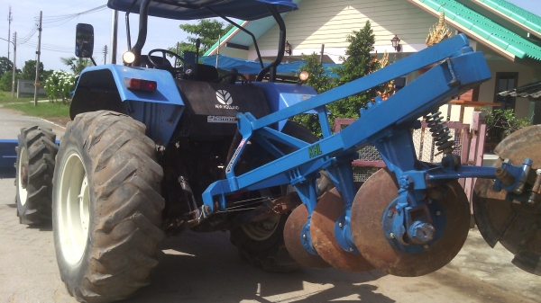 ขายรถไถFORD NEWHOLLAND  รุ่นTS90  กรองใหญ่  เกียร์ข้าง ตรงรุ่น ทะเบียนพร้อมสนใจ0810076640