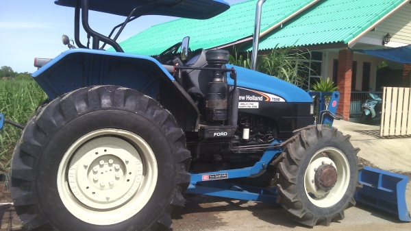 ขายรถไถFORD NEWHOLLAND  รุ่นTS90  กรองใหญ่  เกียร์ข้าง ตรงรุ่น ทะเบียนพร้อมสนใจ0810076640