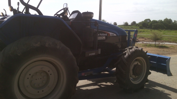 ขายรถไถFORD NEWHOLLAND  รุ่นTS90  กรองใหญ่  เกียร์ข้าง ตรงรุ่น ทะเบียนพร้อมสนใจ0810076640