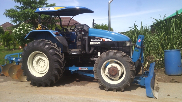 ขายรถไถFORD NEWHOLLAND  รุ่นTS90  กรองใหญ่  เกียร์ข้าง ตรงรุ่น ทะเบียนพร้อมสนใจ0810076640