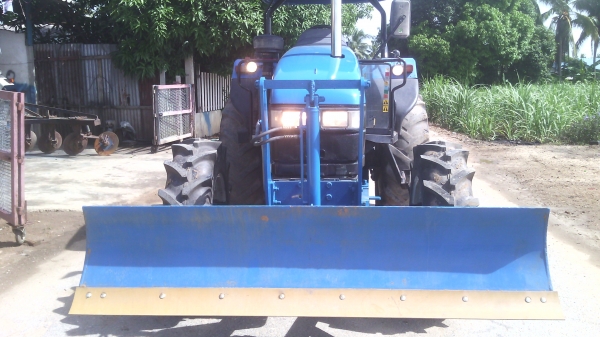 ขายรถไถFORD NEWHOLLAND  รุ่นTS90  กรองใหญ่  เกียร์ข้าง ตรงรุ่น ทะเบียนพร้อมสนใจ0810076640