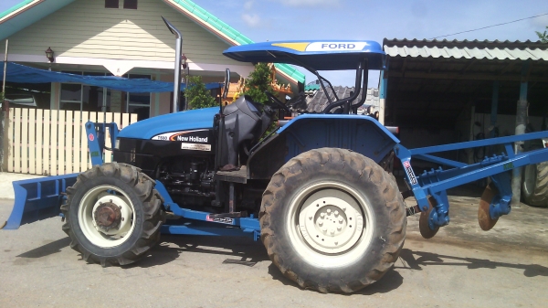 ขายรถไถFORD NEWHOLLAND  รุ่นTS90  กรองใหญ่  เกียร์ข้าง ตรงรุ่น ทะเบียนพร้อมสนใจ0810076640