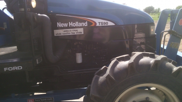 ขายรถไถFORD NEWHOLLAND  รุ่นTS90  กรองใหญ่  เกียร์ข้าง ตรงรุ่น ทะเบียนพร้อมสนใจ0810076640