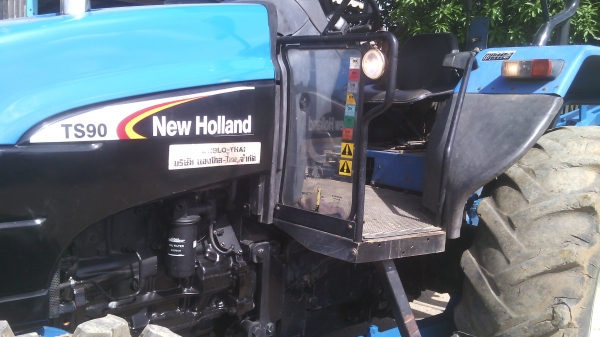 ขายรถไถFORD NEWHOLLAND  รุ่นTS90  กรองใหญ่  เกียร์ข้าง ตรงรุ่น ทะเบียนพร้อมสนใจ0810076640