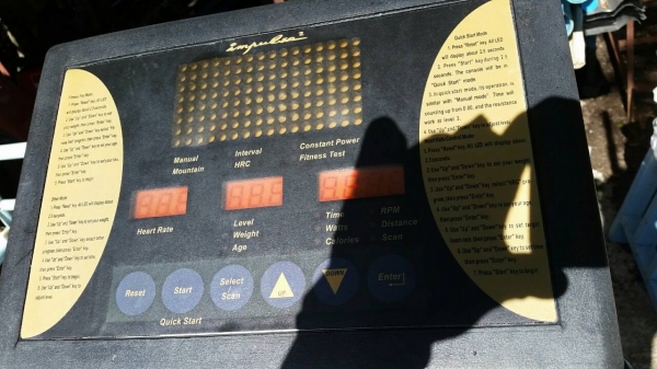 เครื่องออกกำลังกายใช้ถ่านงานนอกครับ เครื่องออกกำลังกายใช้ถ่านงานนอกครับ