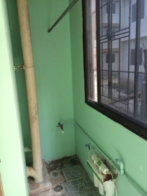 ขายห้องเอื้ออาทรลาดกระบัง2เฟตล2ตึก86ชั้น1 ตรงบันไดทางขึ้น