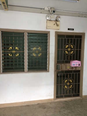 ขายห้องเอื้ออาทรลาดกระบัง2เฟตล2ตึก86ชั้น1 ตรงบันไดทางขึ้น