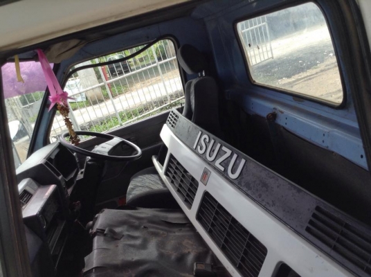 ขายหัว 6ล้อ ISUZU - NPR สีขาว ขายหัว 6ล้อ ISUZU - NPR สีขาว