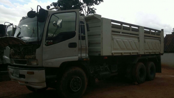 สิบล้อ ราคา1,190,000บ อีซูซุ 270 ยูโรปี40 ดั้มสามมิตร สภาพดีสวยเดิมๆช่วงล่างเต็ม แคชชีสวยจัด พร้อมใช้งาน เล่มทะเบียนพร้อมโอน ราคา 1,190,000บ ครับท่าน