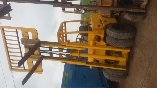 ขายรถยกขนาด 4 ตันพร้อมใช้ ขายรถยกขนาด 4 ตันพร้อมใช้