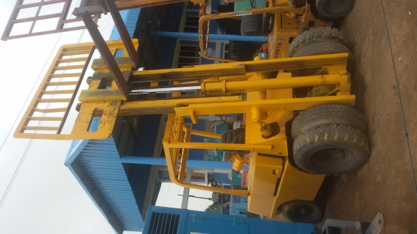 ขายรถยกขนาด 4 ตันพร้อมใช้ ขายรถยกขนาด 4 ตันพร้อมใช้