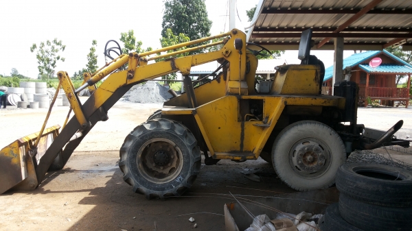 ขายรถตักหินทรายล้อยางใช้งานปกติเจ้าของออกใหม่ฝากขายราคาถูก