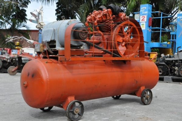 ขายปั้ั้มลม TOSHIBA 7.5แรง 350ลิตร สวยเดิมจากญี่ปุ่น หาอยู่รับรองไม่ผิดหวัง 29,000 เท่านั้น