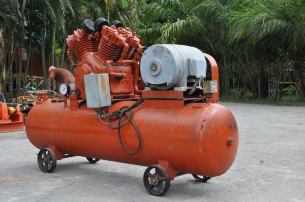 ขายปั้ั้มลม TOSHIBA 7.5แรง 350ลิตร สวยเดิมจากญี่ปุ่น หาอยู่รับรองไม่ผิดหวัง 29,000 เท่านั้น