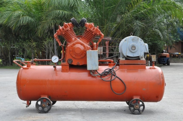 ขายปั้ั้มลม TOSHIBA 7.5แรง 350ลิตร สวยเดิมจากญี่ปุ่น หาอยู่รับรองไม่ผิดหวัง 29,000 เท่านั้น