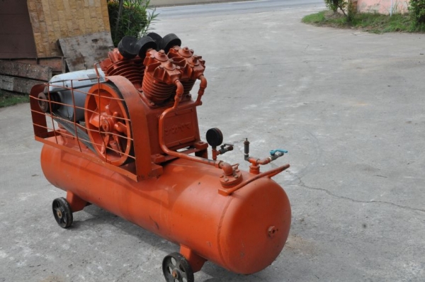 ขายปั้ั้มลม TOSHIBA 7.5แรง 350ลิตร สวยเดิมจากญี่ปุ่น หาอยู่รับรองไม่ผิดหวัง 29,000 เท่านั้น