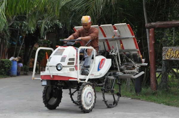 ขายรถดำนาราคาถูก mitsubishi (4แถว) สภาพสวยเดิมจากญี่ปุ่นยังไม่เคยใช้ในไทย 29,000เท่านั้น