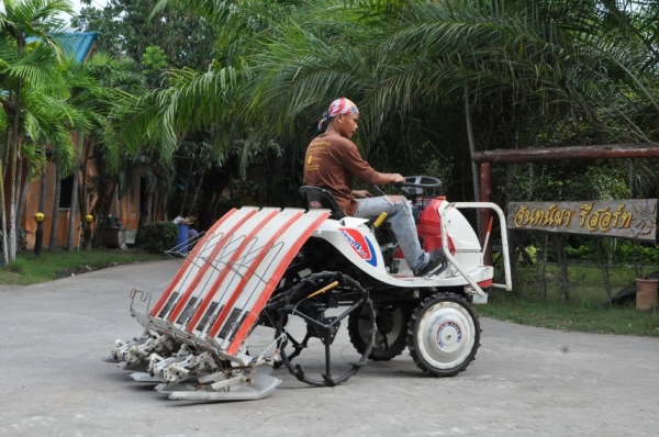 ขายรถดำนาราคาถูก mitsubishi (4แถว) สภาพสวยเดิมจากญี่ปุ่นยังไม่เคยใช้ในไทย 29,000เท่านั้น