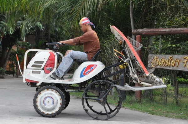 ขายรถดำนาราคาถูก mitsubishi (4แถว) สภาพสวยเดิมจากญี่ปุ่นยังไม่เคยใช้ในไทย 29,000เท่านั้น