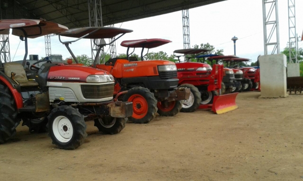 ขายเครื่องคูโบต้า ยันม้า มือสอง รถไถนั้งขับหลายรุ้นหลายราคา  โครงรถมือสองจะชื้แต่เครื่องก็ได้จะชื้อแต่โครงก็ได้ครับสนใจโทร 0813655997อำพร พาเจริญ อยู่วังบัว อคลองขลุง จ กำแพงเพชร