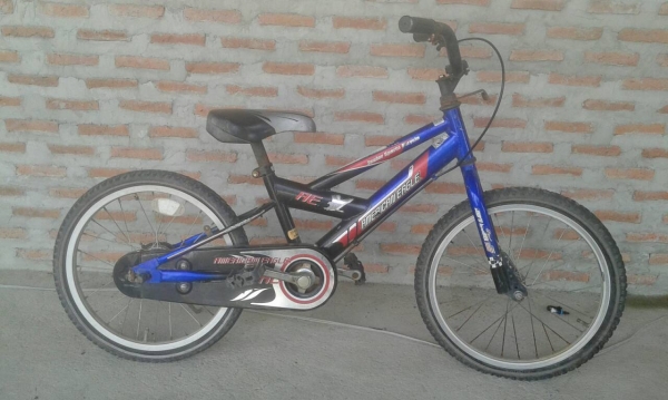 จักรยานเด็ก ล้อ 18 นิ้ว สำหรับ 5 ขวบขึื้นไป เป็นรถนำเข้ามาจากญี่ปุ่น