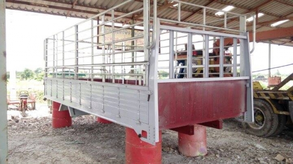 ขายกระบะคาโก้รถ 6 ล้อ คอกสูงพื้นไม้