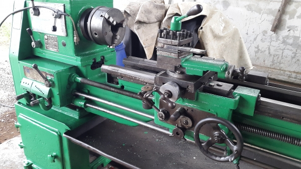 แท่นกลึง 6 ฟุต ต้าชิง 3 เพลา เกียร์บล็อก พร้อมใช้ไฟบ้าน ด่วน !!! 75,000