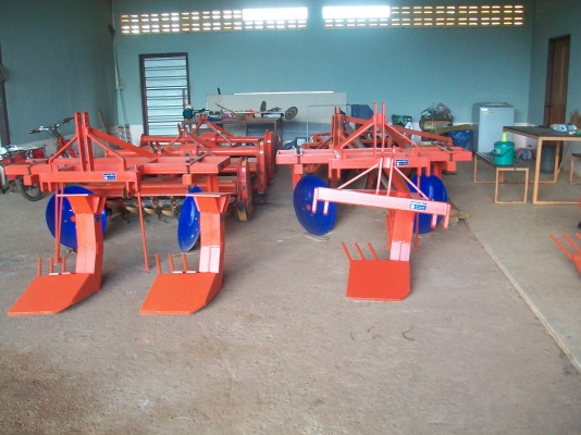 ขายอุปกรณ์ติดรถไถมือสองหลายรายการ