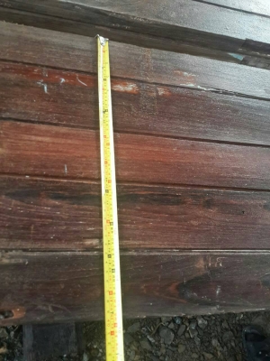 บานเฟี้ยมไม้สักสภาพเดิมครับไม้หนาดีมากครับลายสายฝนรุ่นเก่าครับ กว้าง 40 และ 45 ซ.ม  ครับ  สูง 242   ซ.ม ครับ  มีประมาณ 30 กว่าบานครับ  สนใจสอบถามได้ครับ