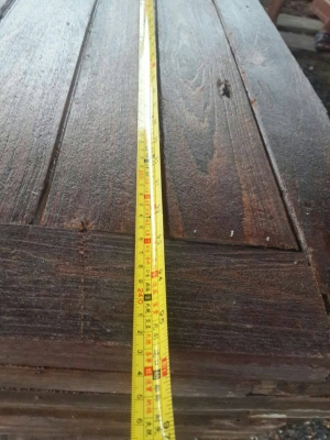 บานเฟี้ยมไม้สักสภาพเดิมครับไม้หนาดีมากครับลายสายฝนรุ่นเก่าครับ กว้าง 40 และ 45 ซ.ม  ครับ  สูง 242   ซ.ม ครับ  มีประมาณ 30 กว่าบานครับ  สนใจสอบถามได้ครับ