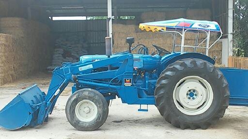 รถไถ ford supper พร้อมชุดตักนอก