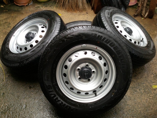 กะทะขอบ 15 5รู 114 พร้อมยางป้ายแดง 205 70 15 bridgestone  ชุดล่ะ 10,500