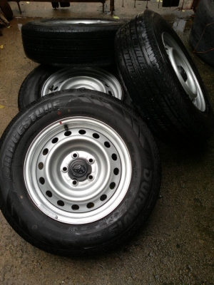 กะทะขอบ 15 5รู 114 พร้อมยางป้ายแดง 205 70 15 bridgestone  ชุดล่ะ 10,500