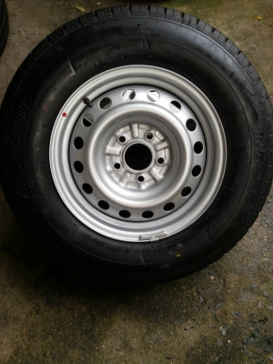 ล้ออะไหล่ พร้อมยาง bridgestone 215 70 15 ปี 15 วงล่ะ 3,000