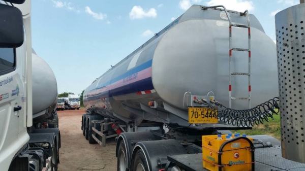 แท้งน้ำมันบรรจุ 40,000 ลิตรLoad บนหางrck