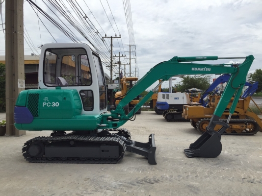 รถขุด KOMATSU PC30-7 มือสอง มีหัวเก๋ง นำเข้าญี่ปุ่น