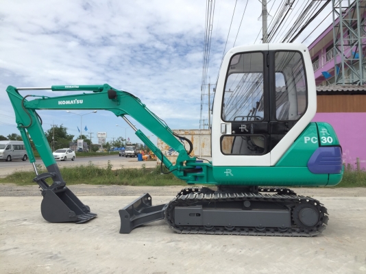 รถขุด KOMATSU PC30-7 มือสอง มีหัวเก๋ง นำเข้าญี่ปุ่น