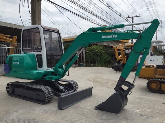 รถขุด KOMATSU PC30-7 มือสอง มีหัวเก๋ง นำเข้าญี่ปุ่น