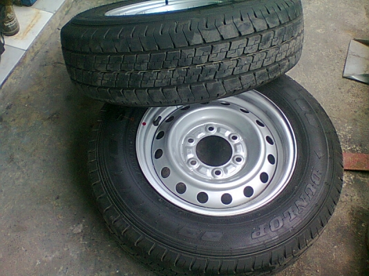 ล้อพร้อมยางถอดป้ายแดง all new 1 คู่ ล้อพร้อมยางถอดป้ายแดง all new 1 คู่