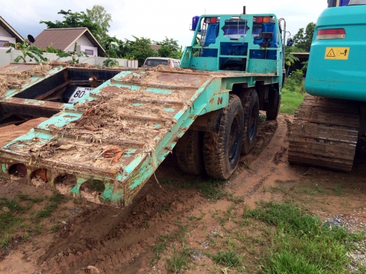 ขายด่วน  รถลากแบคโฮ  สิบล้อสองเพลา  มีเกียร์กลางพร้อม สภาพดีพร้อมใช้งาน  เครื่อง 195