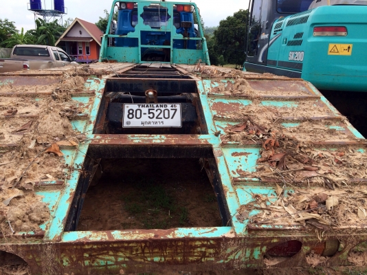 ขายด่วน  รถลากแบคโฮ  สิบล้อสองเพลา  มีเกียร์กลางพร้อม สภาพดีพร้อมใช้งาน  เครื่อง 195