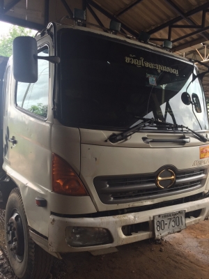 รถฮีโน่ 10 ล้อ  ท้ายลาด  220  แรงม้า. ปี 49   (  มีขาย 2 คัน.  )    สนใจติดต่อ  081 - 6079515