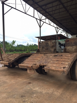 รถฮีโน่ 10 ล้อ  ท้ายลาด  220  แรงม้า. ปี 49   (  มีขาย 2 คัน.  )    สนใจติดต่อ  081 - 6079515