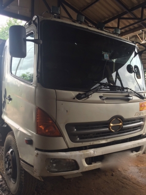 รถฮีโน่ 10 ล้อ  ท้ายลาด  220  แรงม้า. ปี 49   (  มีขาย 2 คัน.  )    สนใจติดต่อ  081 - 6079515