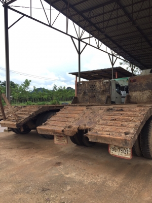 รถฮีโน่ 10 ล้อ  ท้ายลาด  220  แรงม้า. ปี 49   (  มีขาย 2 คัน.  )    สนใจติดต่อ  081 - 6079515