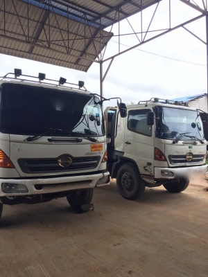 รถฮีโน่ 10 ล้อ  ท้ายลาด  220  แรงม้า. ปี 49   (  มีขาย 2 คัน.  )    สนใจติดต่อ  081 - 6079515