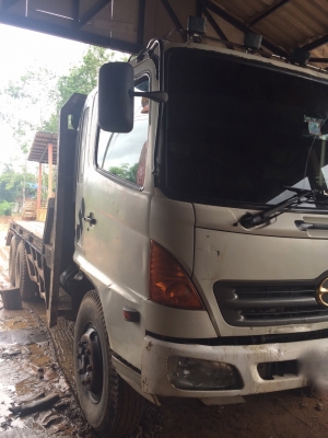 รถฮีโน่ 10 ล้อ  ท้ายลาด  220  แรงม้า. ปี 49   (  มีขาย 2 คัน.  )    สนใจติดต่อ  081 - 6079515